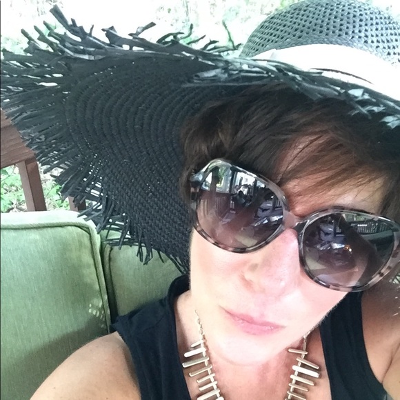 Meet your Posher, Donna - Picture 1 of 8